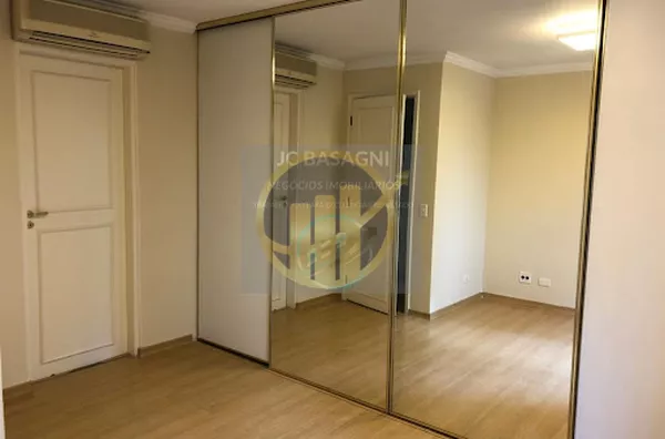 Lindo Apto com 110 m2 2 vagas 3 dormitorios sendo 1 suite com ar condicionado janelas antirruidos na suite e em 1 dormitorio. Living amplo com ar condicionado Lavabo Banheiro social Banheiro de servico area de servico 