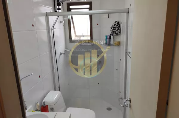 Ótimo apto. com 2 dormitórios, sala, cozinha, banheiro, 1 vaga de garagem, lavanderia, o apartamento tem armários embutidos nos quartos, na cozinha e lavanderia, fica forno elétrico, Cooktop, rack, sofá, aparadeira, mesa e cadeira da sacada.Bicicletário,