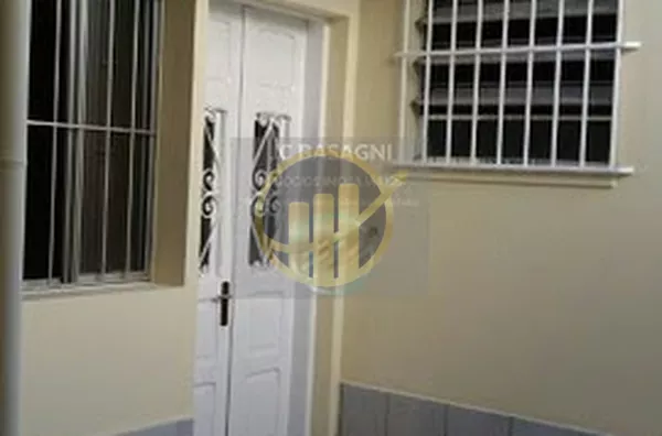 Linda casa térrea 3 dormitórios mais 2 edículas, totalizando 5 dormitórios, Sala, Cozinha, 2 banheiros sendo 1 com box de vidro, armário embutido em 2 dormitórios, garagem para 2 carros, amplo quintal coberto e outra parte descoberta, ótima localização, p