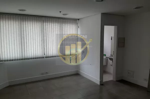 Conjunto comercial, próximo a vários hospitais, farta rede de comércio e transporte público, e a algumas quadras do metrô Santa Cruz. Sala toda em porcelanato, ar condicionado e 1 banheiros, pronta para uso. Com direito a 1 vaga de garagem, mais estaciona