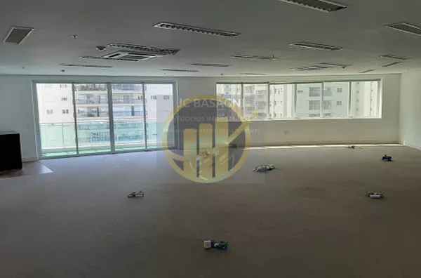 São Paulo - Conjunto Comercial/Sala - Bela Vista
Conjunto Comercial de Alto Padrão Mobiliado, no Jardim Paulista são 167m, 5 vagas todos com ar condicionado com 3 banheiros. Pé direito alto, com varanda, copa e recepção. Pronto para uso

Edifício comercia