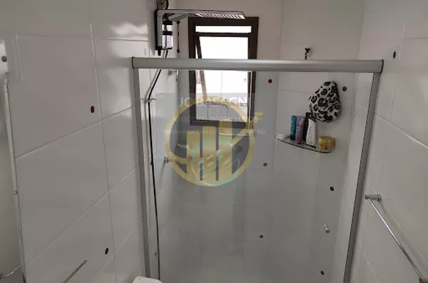 Ótimo apto. com 2 dormitórios, sala, cozinha, banheiro, 1 vaga de garagem, lavanderia, o apartamento tem armários embutidos nos quartos, na cozinha e lavanderia, fica forno elétrico, Cooktop, rack, sofá, aparadeira, mesa e cadeira da sacada.Bicicletário,