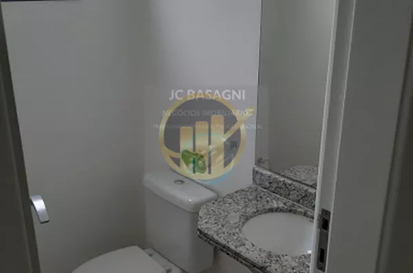 Conjunto comercial, próximo a vários hospitais, farta rede de comércio e transporte público, e a algumas quadras do metrô Santa Cruz. Sala toda em porcelanato, ar condicionado e 1 banheiros, pronta para uso. Com direito a 1 vaga de garagem, mais estaciona