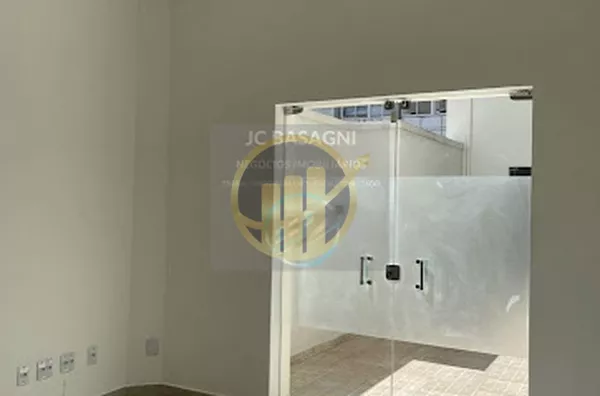 Sala Comercial no Centro de S. André no 1o andar 
Sala 7 com porta de vidro para área aberta  com IPTU, Água, Luz, Faxina 
Incluídos no Aluguel