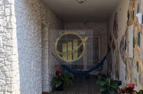 Ótimo Sobrado no Cambuci com:1-Garagem 2 carros2 - 3 dormitórios (1 suíte) + 1 banheiro3-Sala estar 2 ambientes 4-Sala TV5-copa/ Cozinha6-Lavabo7-Quarto empregada8-Lavanderia9-Salão festas 10-Quarto embaixo salão 11- Entrada lateral12- Espaço 