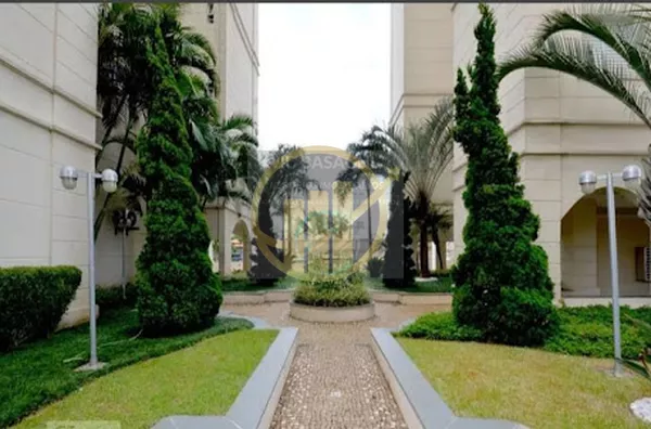 Apartamento 5° andar, 3 quartos com uma suíte e um banheiro social, uma área de despensa, armários embutidos na Suíte e Cozinha, duas vagas de garagem, elevador de serviço e elevador social, infraestrutura do condomínio com Academia, Piscina, Brinquedotec