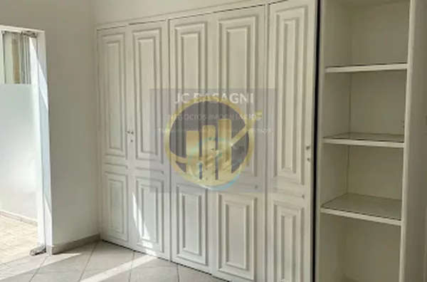 Sala Comercial no Centro de S. André no 1o andar 
Sala 7 com porta de vidro para área aberta  com IPTU, Água, Luz, Faxina 
Incluídos no Aluguel