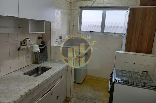 1 sala espacosa, 1 quarto, cozinha, banheiro, pequena area de servico, gas canalizado da Comgas, vaga de garagemAmbiente tranquilo, 10 minutos do metro Vila Mariana, proximo a varias linhas de onibus.area util 50m2 Condominio 510,00Iptu isento
