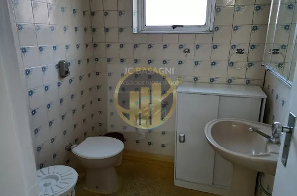 1 sala espacosa, 1 quarto, cozinha, banheiro, pequena area de servico, gas canalizado da Comgas, vaga de garagemAmbiente tranquilo, 10 minutos do metro Vila Mariana, proximo a varias linhas de onibus.area util 50m2 Condominio 510,00Iptu isento