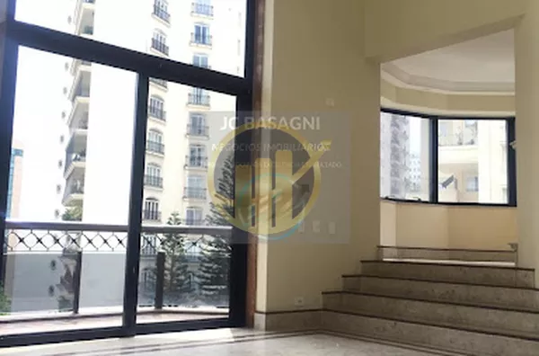 Lindo Apto. Alto Padrao com 258,55 m2 4 vagas 1 deposito na garagem 3 suites sendo 1 delas master, com 2 banheiros, closet e varanda e a outra suite com varanda Sala com lareira Sala de televisão Sala de jantar Lavabo Cozinha Copa area de se