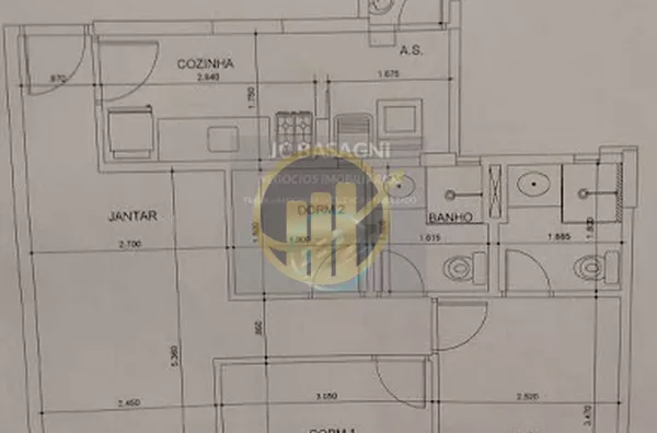 Apartamento 5° andar, 3 quartos com uma suíte e um banheiro social, uma área de despensa, armários embutidos na Suíte e Cozinha, duas vagas de garagem, elevador de serviço e elevador social, infraestrutura do condomínio com Academia, Piscina, Brinquedotec