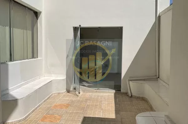 Sala Comercial no Centro de S. André no 1o andar 
Sala 7 com porta de vidro para área aberta  com IPTU, Água, Luz, Faxina 
Incluídos no Aluguel