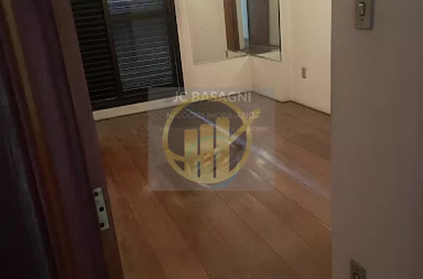 Apto. no Paraíso com:1 suíte com banheiro e closet, 2 dormitórios, 1 banheiro social, sala pra 2 ambientes: visita e sala de jantar, lavabo social, cozinha, área de serviço, quarto e banheiro de reversível com circulação para dentro da área íntima do apa