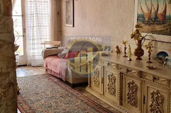 Ótimo Sobrado no Cambuci com:1-Garagem 2 carros2 - 3 dormitórios (1 suíte) + 1 banheiro3-Sala estar 2 ambientes 4-Sala TV5-copa/ Cozinha6-Lavabo7-Quarto empregada8-Lavanderia9-Salão festas 10-Quarto embaixo salão 11- Entrada lateral12- Espaço 