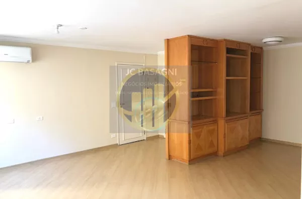 Lindo Apto com 110 m2 2 vagas 3 dormitorios sendo 1 suite com ar condicionado janelas antirruidos na suite e em 1 dormitorio. Living amplo com ar condicionado Lavabo Banheiro social Banheiro de servico area de servico 