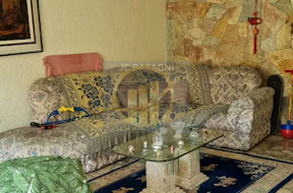 Ótimo Sobrado no Cambuci com:1-Garagem 2 carros2 - 3 dormitórios (1 suíte) + 1 banheiro3-Sala estar 2 ambientes 4-Sala TV5-copa/ Cozinha6-Lavabo7-Quarto empregada8-Lavanderia9-Salão festas 10-Quarto embaixo salão 11- Entrada lateral12- Espaço 