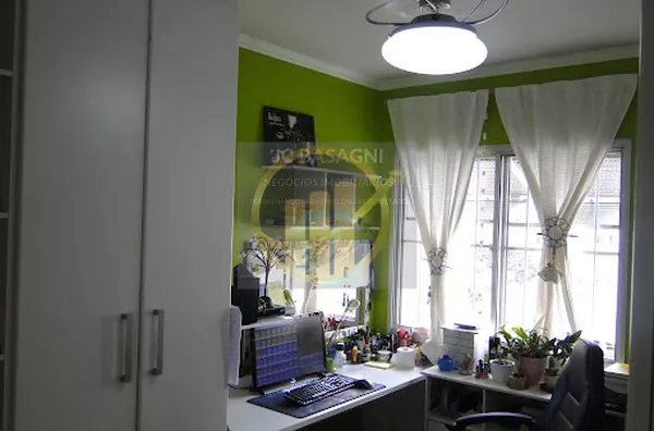 Apto na Vila Mariana com:Dorms 3Suítes 1Banheiros 2Vagas 2Área útil 67,64	Com piscina, quadra, academia, churrasqueira, play ground, área de serviço.