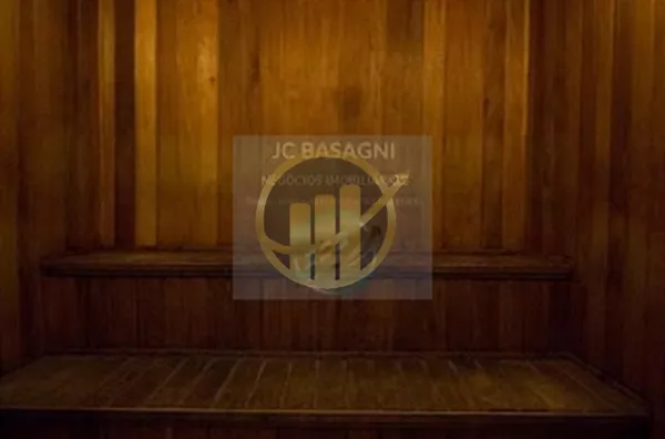 Condomínio fechado, Elevador, o imóvel possui sala 2 ambientes, cozinha/AS, lavabo no piso inferior e 01 suíte no piso superior. Armário planejado na suíte e cozinha, aquecimento à gás e 01 vaga de garagem coberta. O condomínio conta com portaria no local