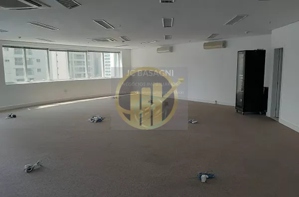 São Paulo - Conjunto Comercial/Sala - Bela Vista
Conjunto Comercial de Alto Padrão Mobiliado, no Jardim Paulista são 167m, 5 vagas todos com ar condicionado com 3 banheiros. Pé direito alto, com varanda, copa e recepção. Pronto para uso

Edifício comercia
