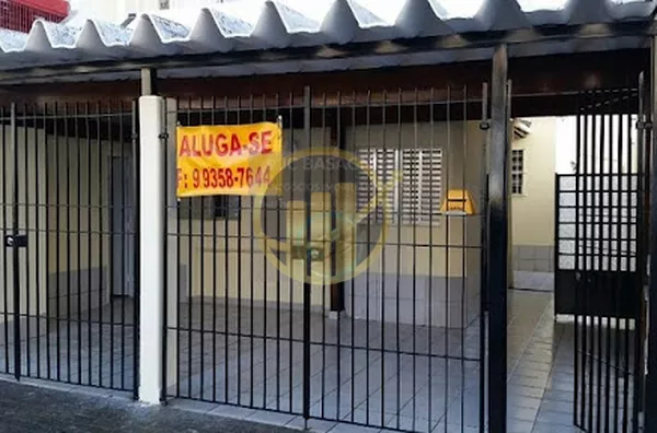 Linda casa térrea 3 dormitórios mais 2 edículas, totalizando 5 dormitórios, Sala, Cozinha, 2 banheiros sendo 1 com box de vidro, armário embutido em 2 dormitórios, garagem para 2 carros, amplo quintal coberto e outra parte descoberta, ótima localização, p