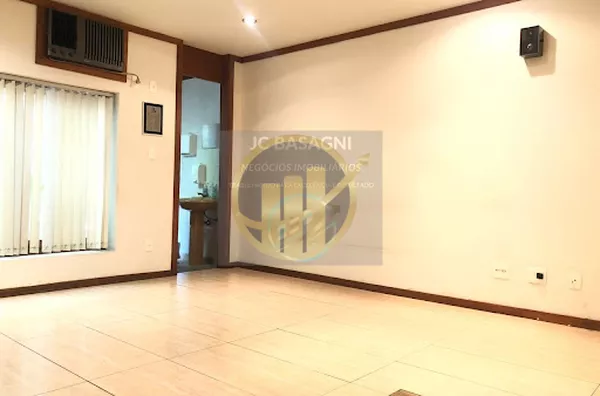 Sobrado comercial com area total 140 m2 Terreo 70 m2 1 andar  50 m2 Terreo 3 salas amplas 1 banheiro 1 andar 2 salas amplas 1 banheiro 