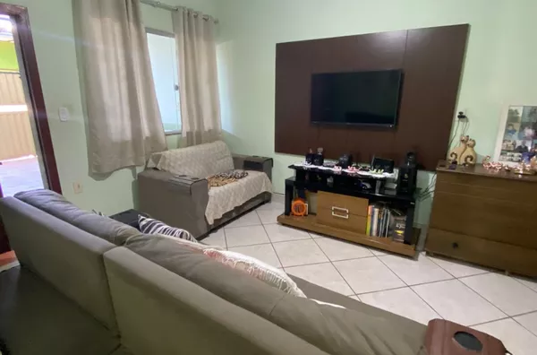 Casa com apartamento em cima - Bairro Silvio Pereira 1