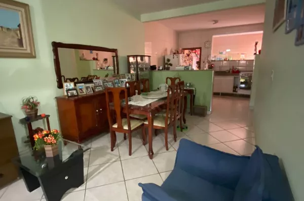 Casa com apartamento em cima - Bairro Silvio Pereira 1