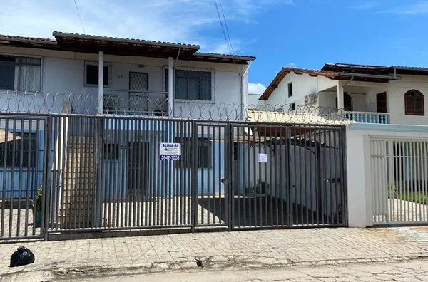 Casa a venda 3 quarto(s) sendo uma suíte, sala, cozinha, área de serviço, banheiro social, vaga de garagem bairro professores coronel fabriciano