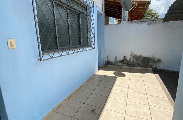 Casa a venda 3 quarto(s) sendo uma suíte, sala, cozinha, área de serviço, banheiro social, vaga de garagem bairro professores coronel fabriciano
