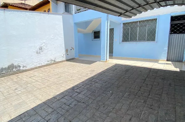 Casa a venda 3 quarto(s) sendo uma suíte, sala, cozinha, área de serviço, banheiro social, vaga de garagem bairro professores coronel fabriciano