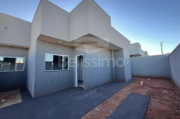 Casa com excelente localização no Bela Vista da Lagoa. Casa Contendo: 03 (Três) Quartos, sendo 01 (Uma) Suíte, 01 (Uma) Sala amplo, 01 (Uma) Cozinha, 2 (dois) Banheiros, 01 (Uma) Área de serviço coberta, Garagem para 02 carros