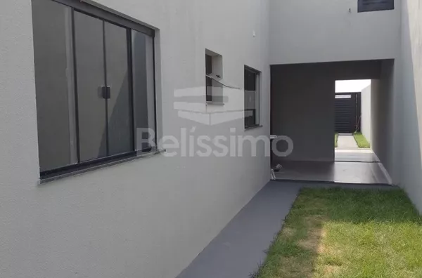Casa com excelente localização no bairro Bosque das Araras. . Casa de 2 quartos,  01(uma) sala de TV, 01 (uma) cozinha, (01) banheiro, 01 (uma) área de serviço coberta e garagem para 2 carros.