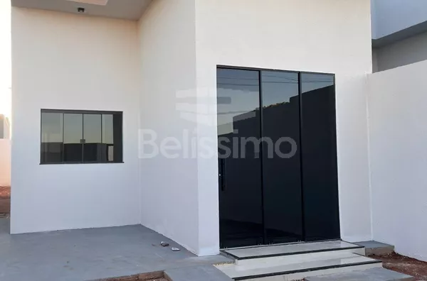 Casa com excelente localização 10 minutos do centro. Casa com 02 (dois) quartos, sendo 01 (um) suíte, 02 (dois) banheiros, 01 (uma) sala de estar, 01 (uma) cozinha, 01 (uma) lavanderia e garagem para 2 carro. 