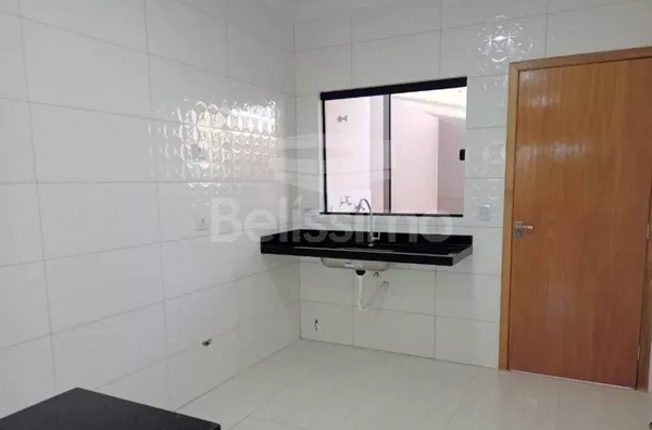 Lindo Sobrado com excelente localização 10 minutos do centro. Sobrado com 2 quartos, sendo 1 suíte, 01(uma) sala de TV, 01 (uma) cozinha, 01 (uma) área de serviço e 02 (dois) banheiros e com garagem para 2 carros.  Espaço para ampliação área gourmet .  Co