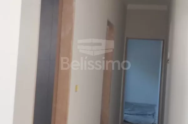 Casa com excelente localização no Bairro Santa Rita. Casa com: 02(Dois) Quartos, sendo 01 (um) suíte, 01(uma) Sala de TV, 01(uma) Cozinha, 02(dois) Banheiros, 01(uma) Área de serviço, Garagem. Área Construída: 60m² - Foto 4