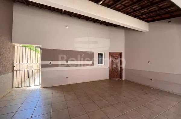 Casa com excelente localização 10 minutos do centro.