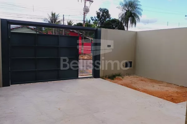 Casa a venda com 2 (dois)  quartos, sendo 01 (um0 suíte , sala de TV, lavanderia coberta, garagem  para 2 carros.