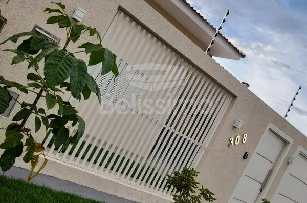 Casa para venda, 3 quarto(s),  sendo 1 suíte, sala, cozinha lavanderia coberta e garagem para 2 carros.