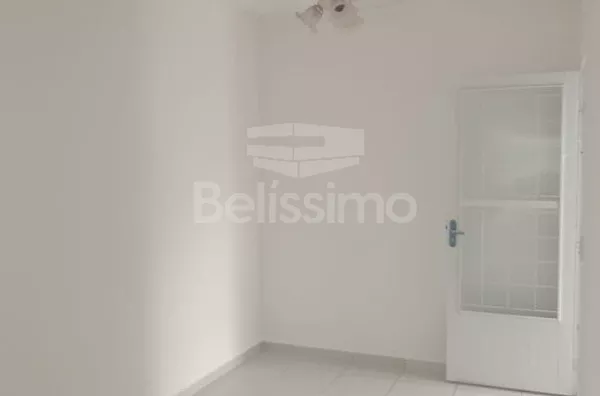 Linda casa no condomínio Eco Ville II. Casa contendo: 02 (Dois) quarto(s), sala, cozinha , 01 (Um) banheiro, lavanderia coberta e garagem coberta p/ 2 carros.