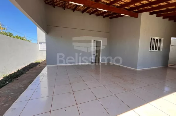 Casa localizada no bairro jardim dos Ipês IV, contendo 3 quarto(s) sendo 1 suíte, cozinha, banheiro social, lavanderia coberta, garagem para 2 carros e piscina.