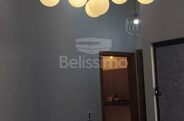 Belíssima casa no bairro Mais Parque, Casa contendo: 03 Quartos, sendo uma suíte máster com closet, 02 banheiros, cozinha, sala de TV, jardim de inverno, área gourmet, lavabo, lavanderia coberta e garagem para 3 carros. 