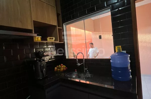 Casa para venda 2 quarto(s) - sala, cozinha, banheiro social, garagem coberta e garagem para 2 carros.