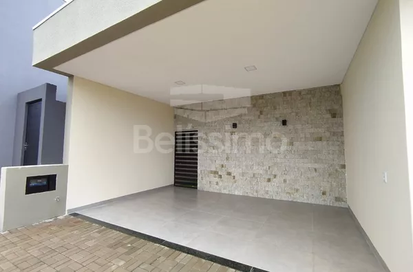 Imóvel de alto padrão em condomínio fechado,  casa possui 3 quartos, sendo uma suíte master com closet, sala pé direito alto, ampla cozinha com área gourmet, lavabo, lavanderia restrita,  garagem para 2 carros e piscina. 