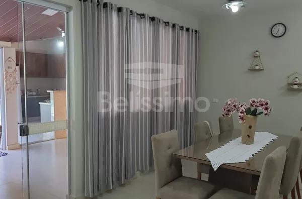 Casa de alto padrão com planejados no bairro Santos Dumont