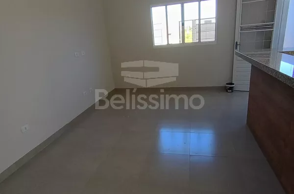 Casa no loteamento Santa Helena, com 02(dois) Quartos, sendo uma suíte, 01(uma) Sala de TV, 01(jardim de inverno), 01(uma) cozinha, 02(dois) Banheiros, Lavanderia coberta, Garagem para 02 Veículos,