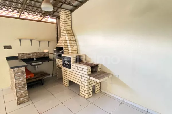 Casa bem localizada a 5 minutos do centro no Residencial Quinta Da Lagoa. 