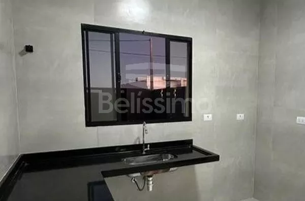 Casa localizada no Bairro Bela Vista da Lagoa, com 02(dois) Quartos, sendo uma suíte, 01(uma) Sala de TV, 01(jardim de inverno), 01(uma) cozinha, 02(dois) Banheiros, Lavanderia , Garagem para 02 Veículos,