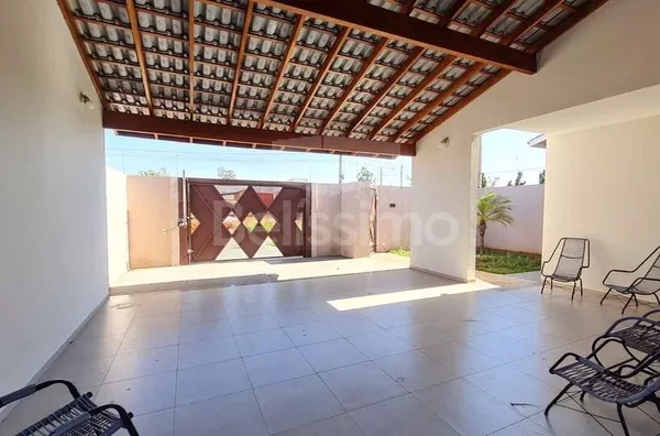 Imóvel Residencial localizado no Ipê IIII  em Três Lagoas MS, com 03(três) Quartos, sendo  01 Suíte com closet e Ar Condicionado em todos os quartos, Sala de Jantar,  Sala de TV, 03(três)  Banheiros, Área Gourmet, Piscina com Led, Aquecida com Hidro e Cas