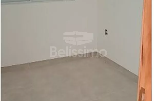 Casa com excelente localização no Loteamento OT. Casa de 2 quartos,  01(uma) sala de TV, 01 (uma) cozinha, (01) banheiro, 01 (uma) área de serviço coberta e garagem para 1 carro.