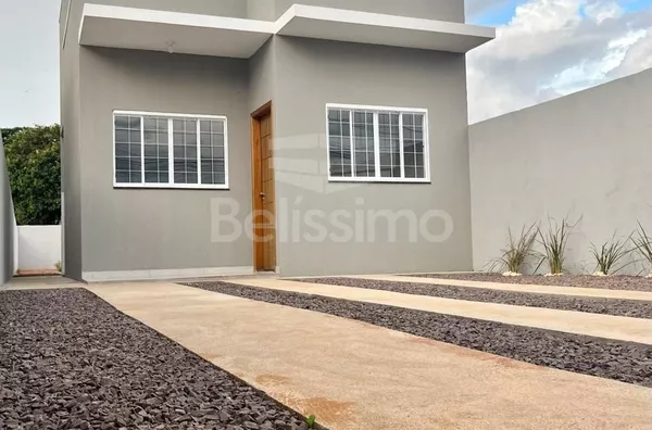 Casa com excelente localização no Jardim Guaporé. Casa Contendo: 02 (Dois) Quartos, 01 (Uma) Sala de TV, 01 (Uma) Cozinha, 01 (Um) Banheiros, 01 (uma) Área de serviço coberta, Garagem para 1 carro.